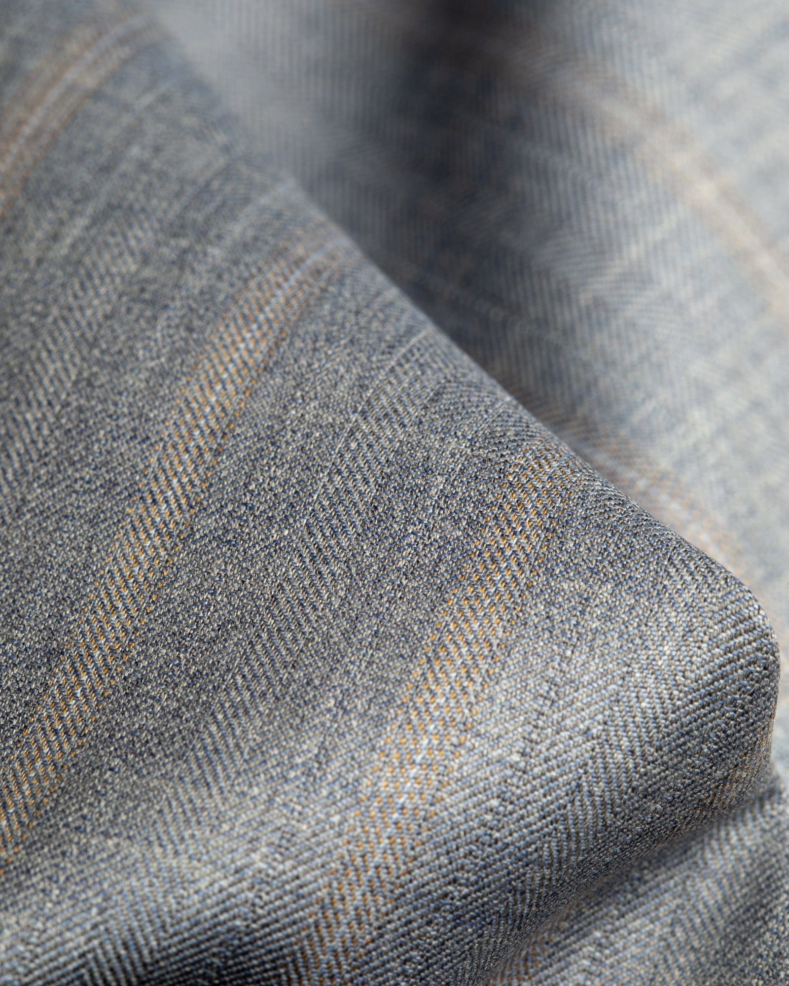 Italian Wool Super 140 - Model 82